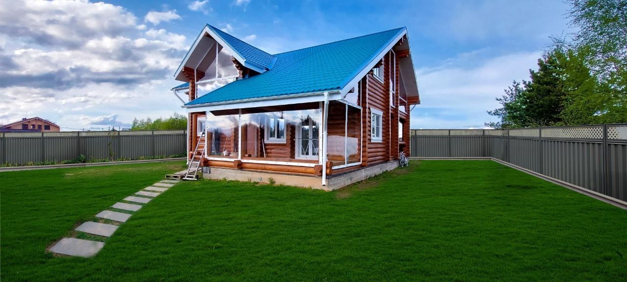 Мягкие окна на веранде загородного дома в Кашире